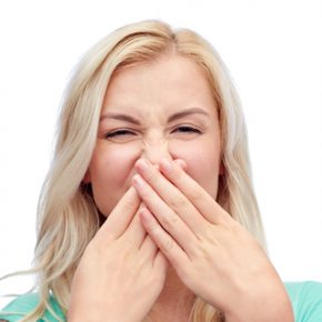 Vieze geur uit tapijt verwijderen