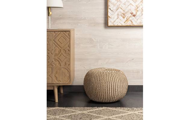 Licht gekleurde poef